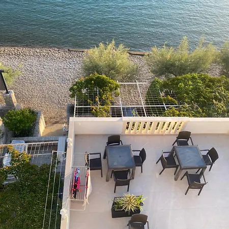 Ante Apartment *
